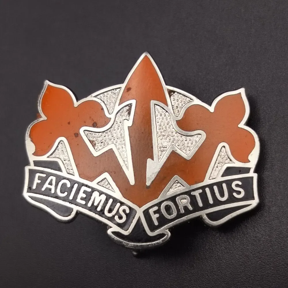 US Army Signal Corps Unit Crest Pin DUI Faciemus Fortius Made in USA Original